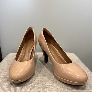Clarks nude heels